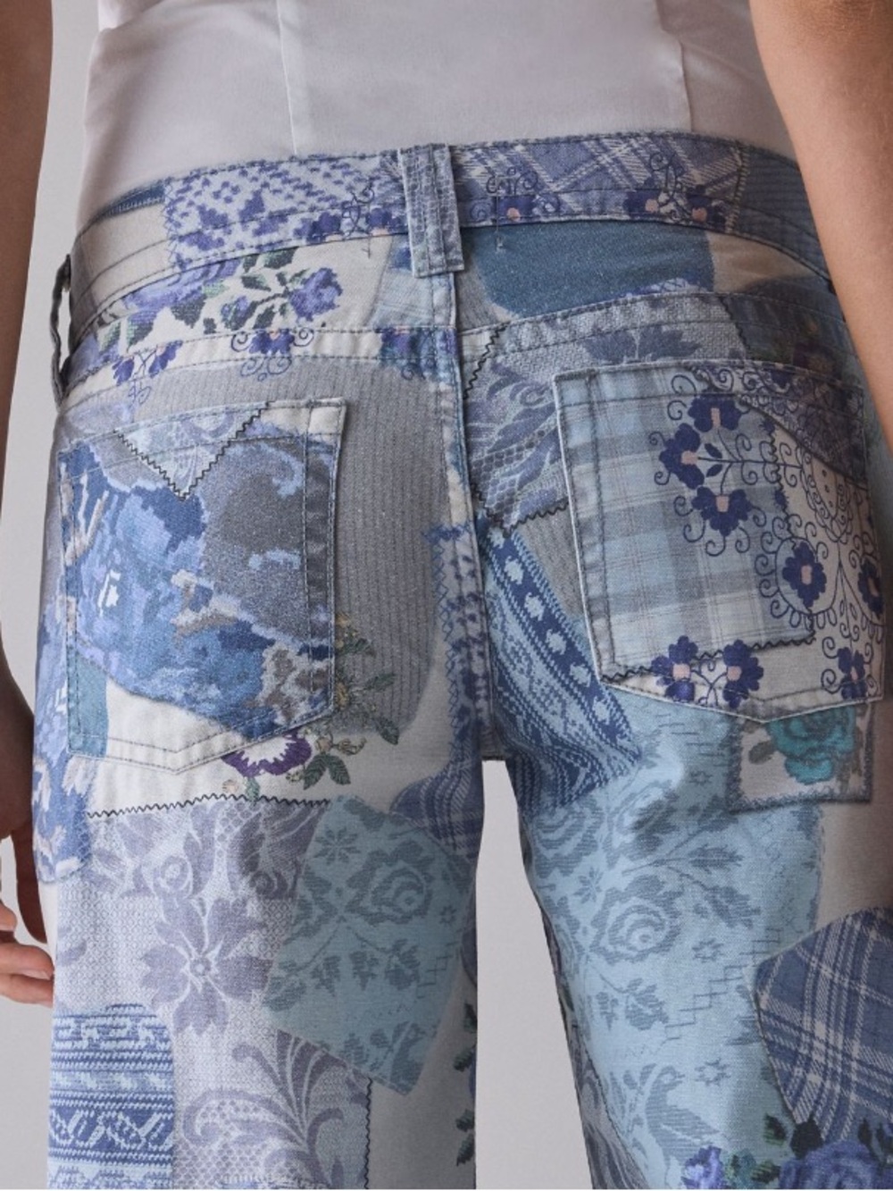 🟤NWT BDG Kayla Cotton Canvas Low-Rise Pants in Blue/White Patchwork Print Sz 26 - Picture 5 of 5